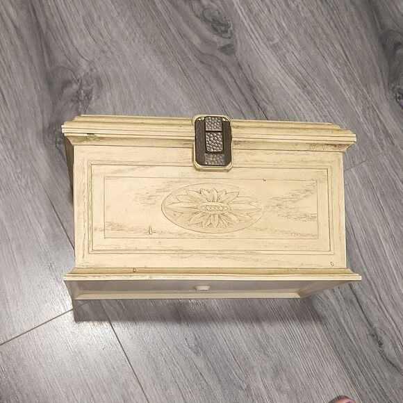 Vintage Learner Sewing Box - Picture 3 of 8